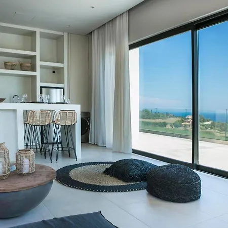 Kleismata Sleeps 4 Pool Air Con Wifi *